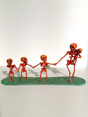 Squelettor « Triplés+1 », Hauteur : 9 cm. 550 €